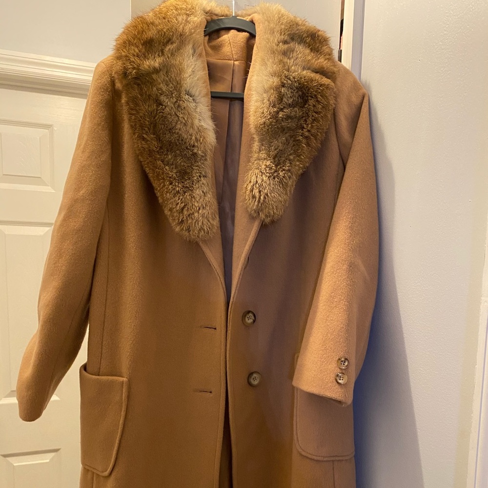 Wool Coat with fur lined neck